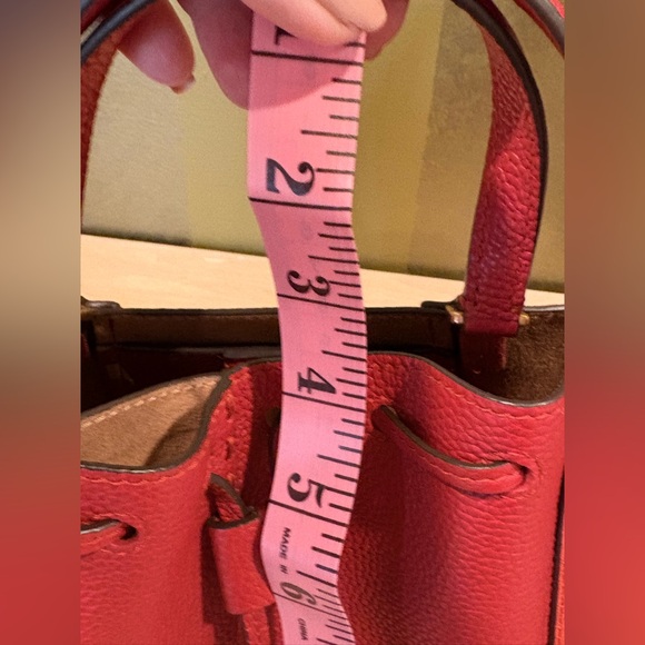 Tory Burch McGraw Mini Dragonfly Leather Tote in Tory Red. - Picture 7 of 9